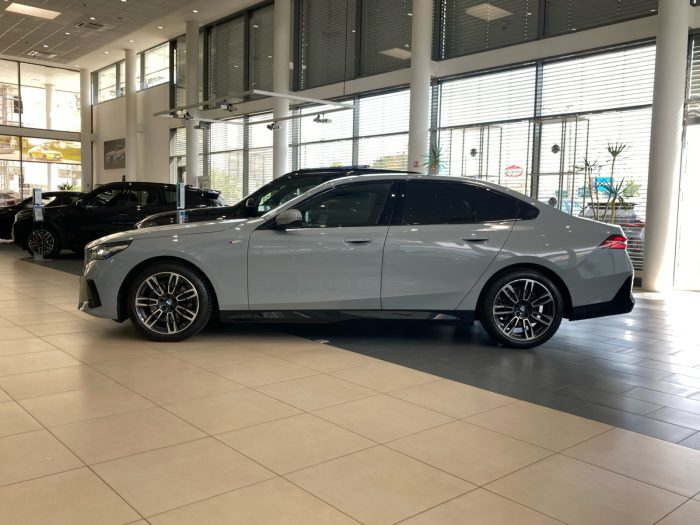 BMW Seria 5, 520I, 2024, 25316 km