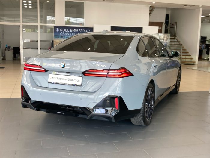 BMW Seria 5, 520I, 2024, 25316 km