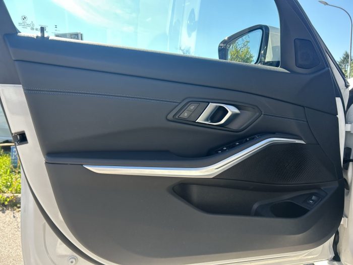 BMW Seria 3, 330D XDRIVE, 2024, 22748 km