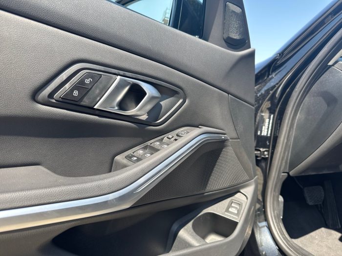 BMW Seria 3, 318I, 2024, 6676 km