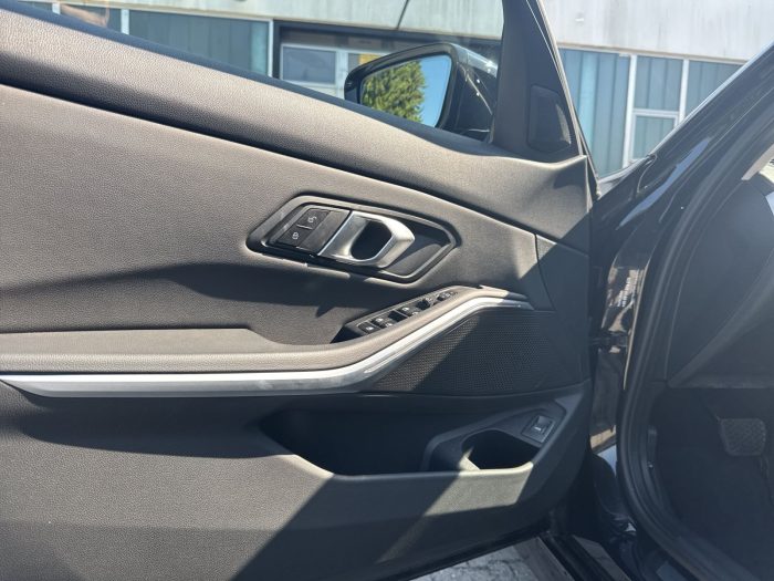 BMW Seria 3, 318I, 2024, 5614 km