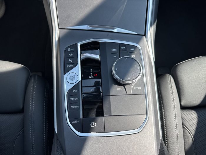BMW Seria 3, 318I, 2024, 5614 km
