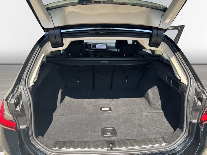 BMW Seria 3, 318I, 2024, 7644 km