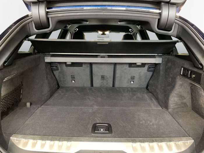 BMW Seria 3, 330E XDRIVE, 2024, 29120 km