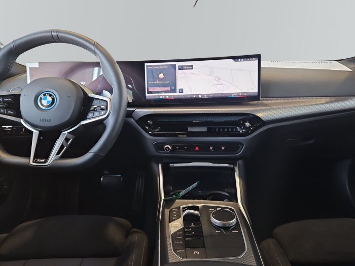 BMW Seria 3, 330E XDRIVE, 2024, 30747 km