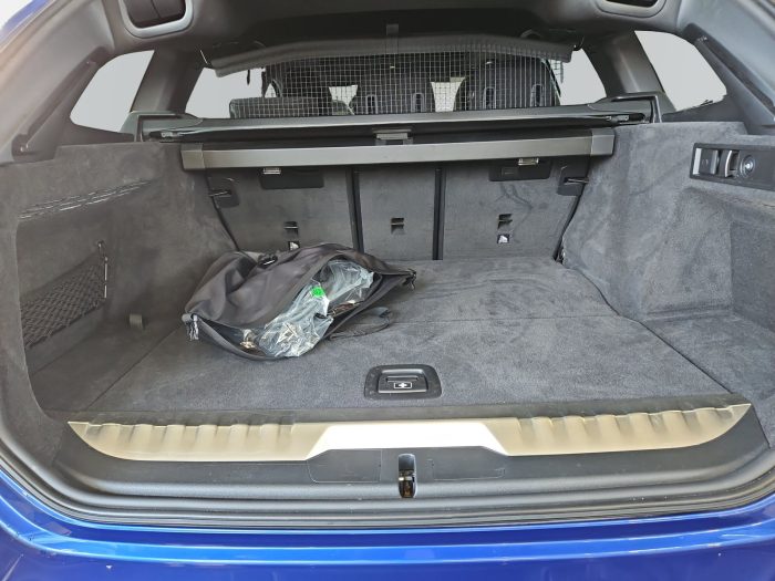 BMW Seria 3, 330E XDRIVE, 2024, 30747 km