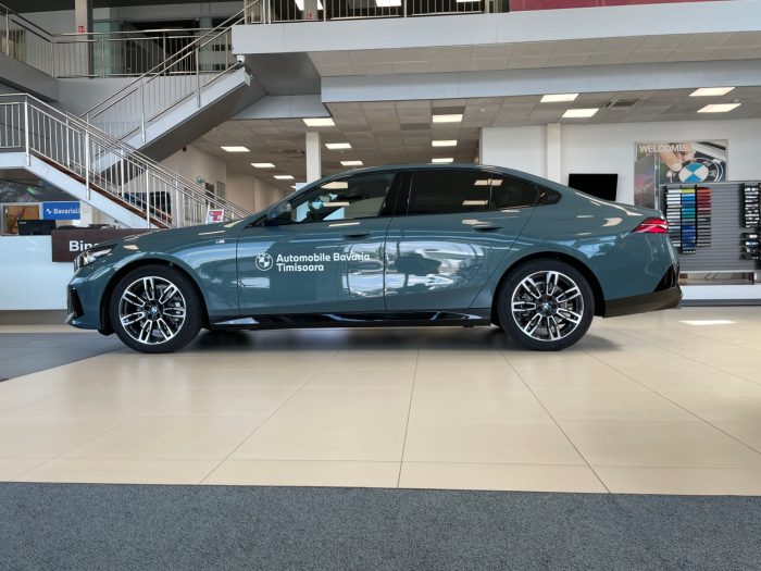 BMW Seria 5, 520I, 2025, 2000 km