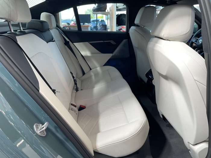 BMW Seria 5, 520I, 2025, 2000 km