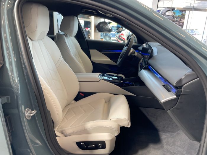 BMW Seria 5, 520I, 2025, 2000 km
