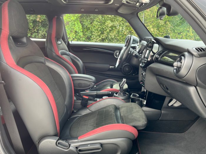 MINI Hatch 3 usi, JOHN COOPER WORKS, 2019, 56984 km
