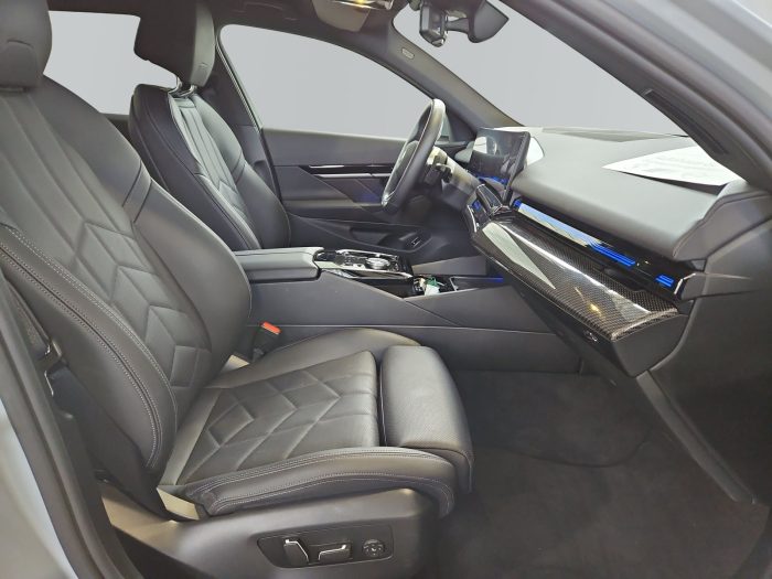 BMW Seria 5, 520I, 2024, 25446 km