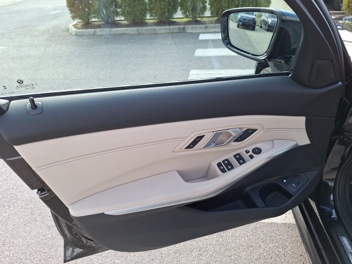 BMW Seria 3, 330E XDRIVE, 2023, 33176 km
