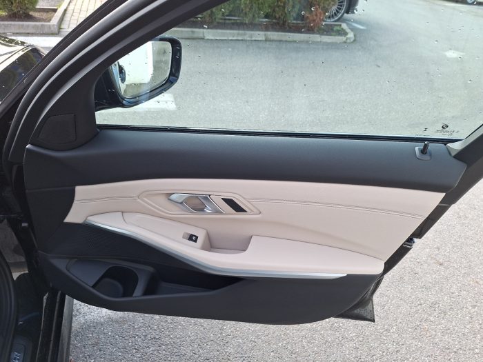BMW Seria 3, 330E XDRIVE, 2023, 33176 km