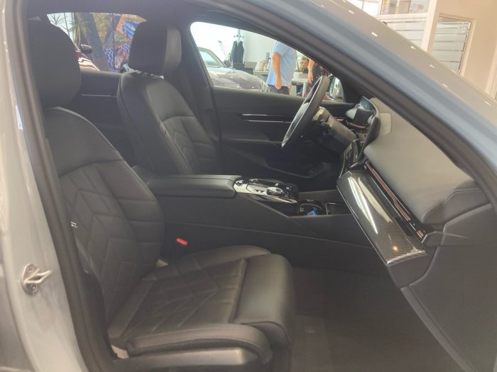 BMW Seria 5, 520I, 2024, 25316 km