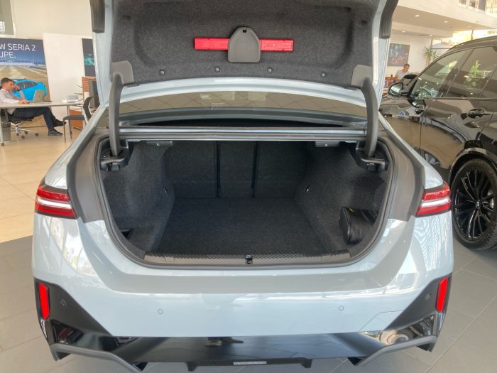 BMW Seria 5, 520I, 2024, 25316 km