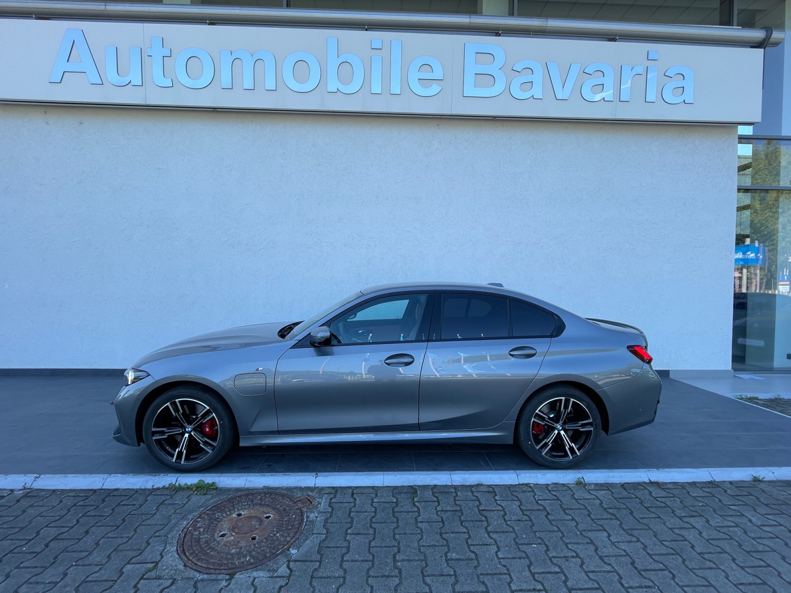 330E XDRIVE SEDAN