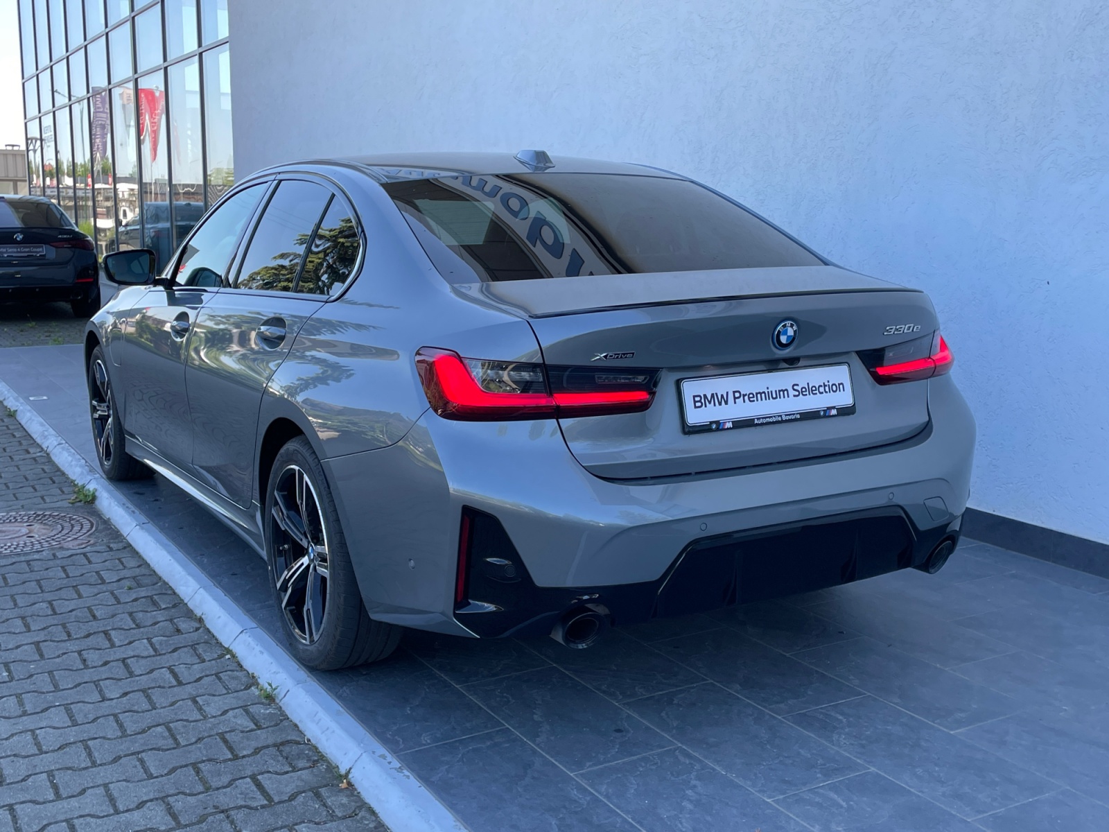 330E XDRIVE SEDAN