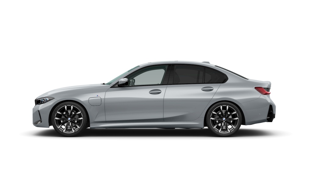 BMW 330e 2025 — imagine 3