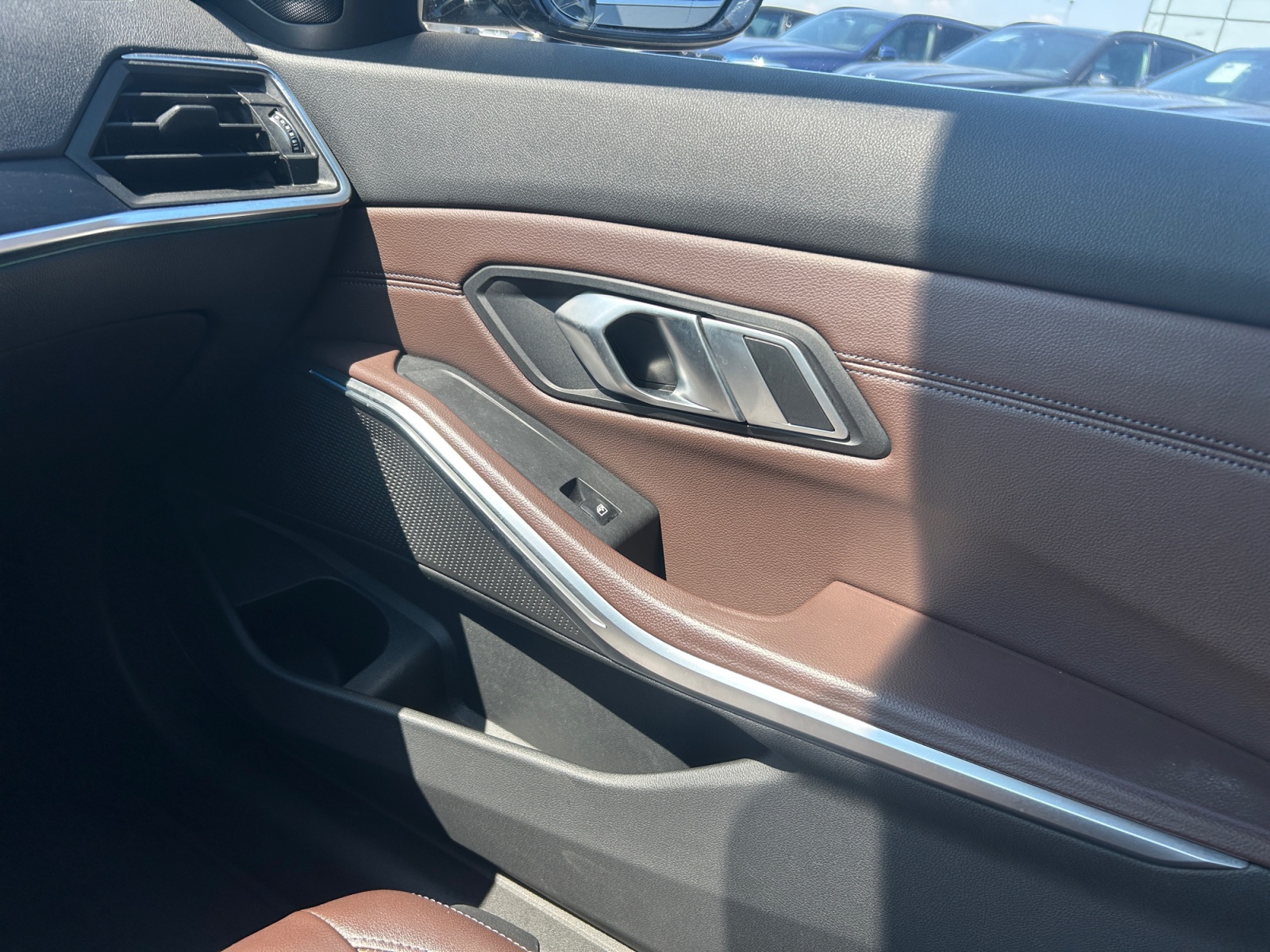 BMW 330e 2021 — imagine 16