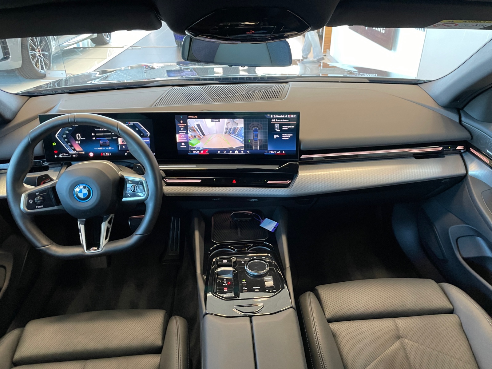 BMW 530e 2025 — imagine 9