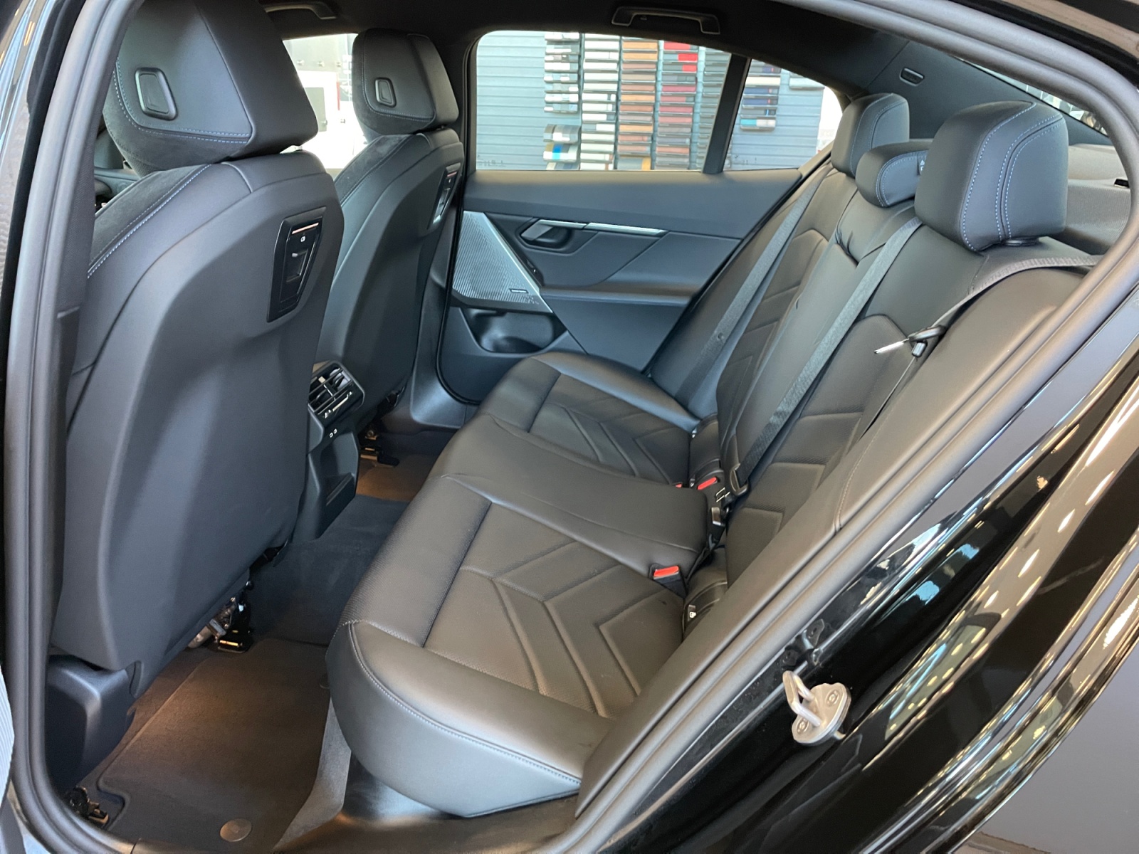BMW 530e 2025 — imagine 12