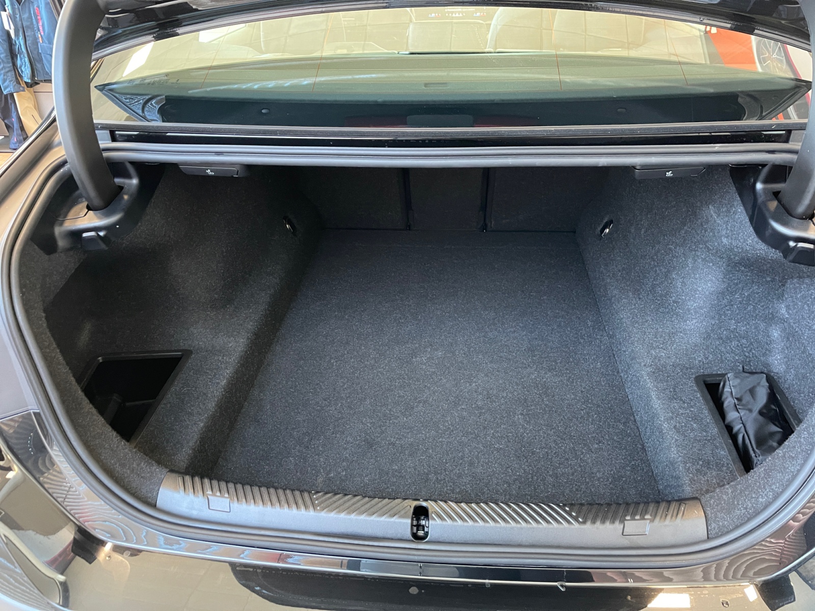 BMW 530e 2025 — imagine 16