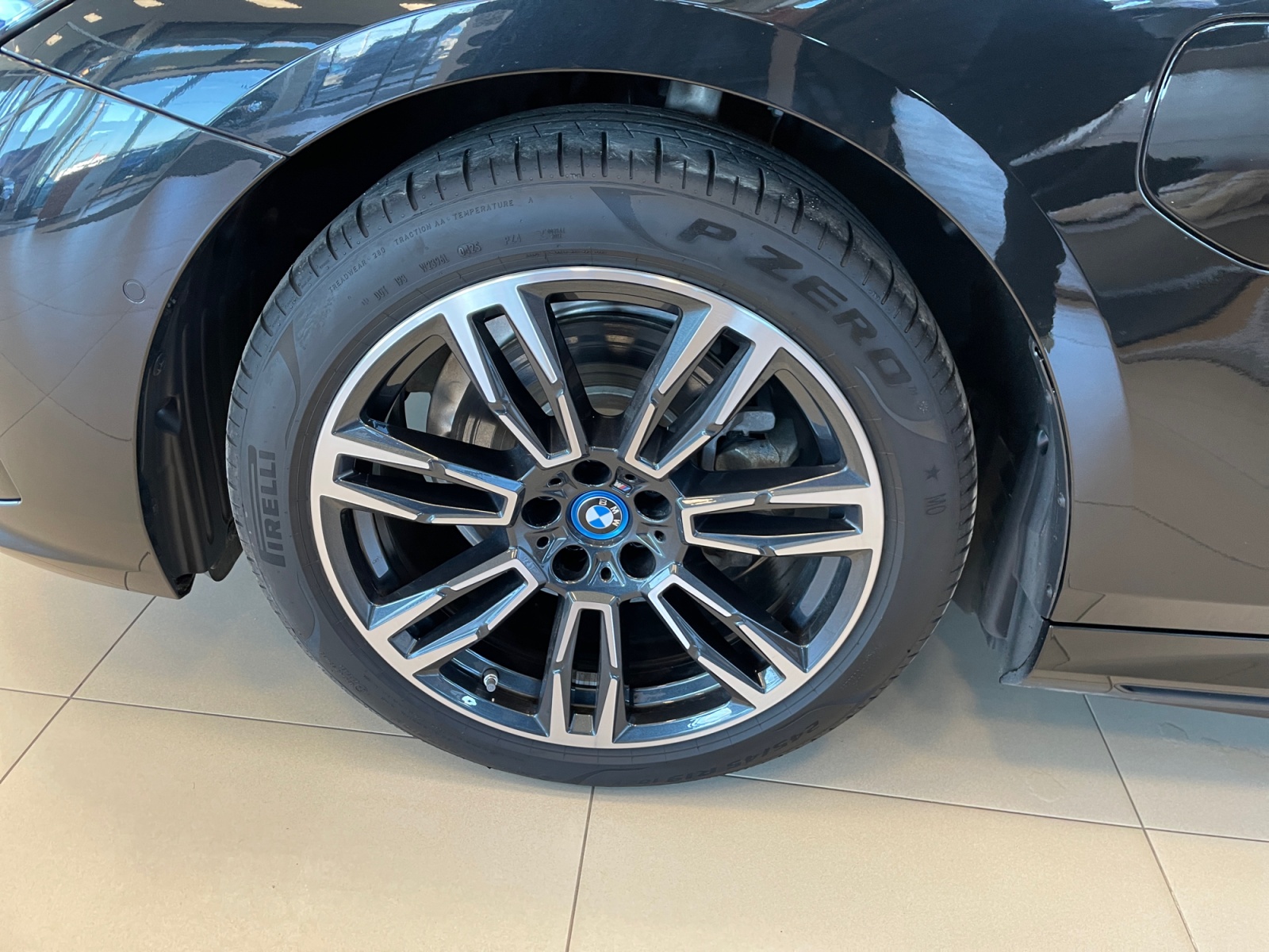 BMW 530e 2025 — imagine 17