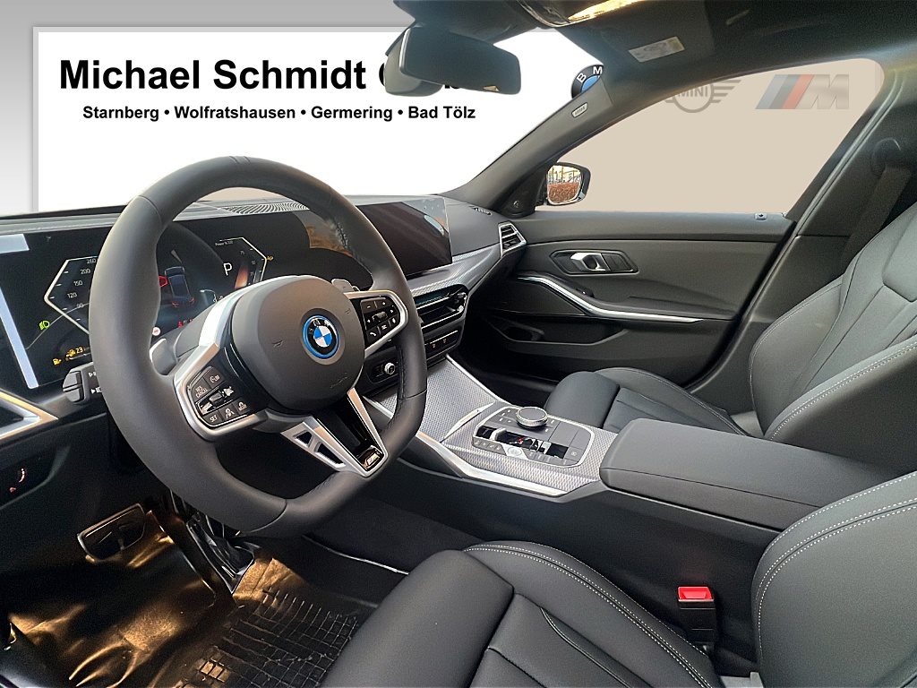 BMW 330e 2025 — imagine 17