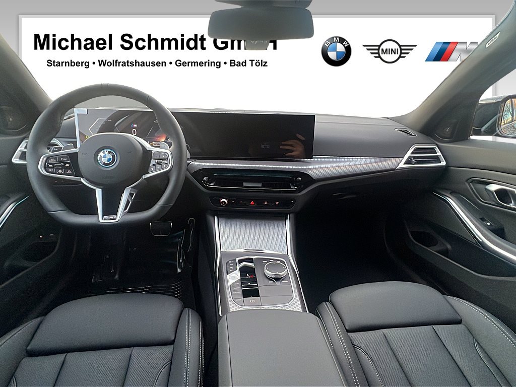 BMW 330e 2025 — imagine 18