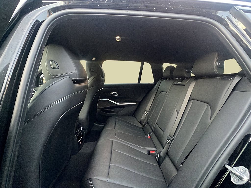 BMW 330e 2025 — imagine 19