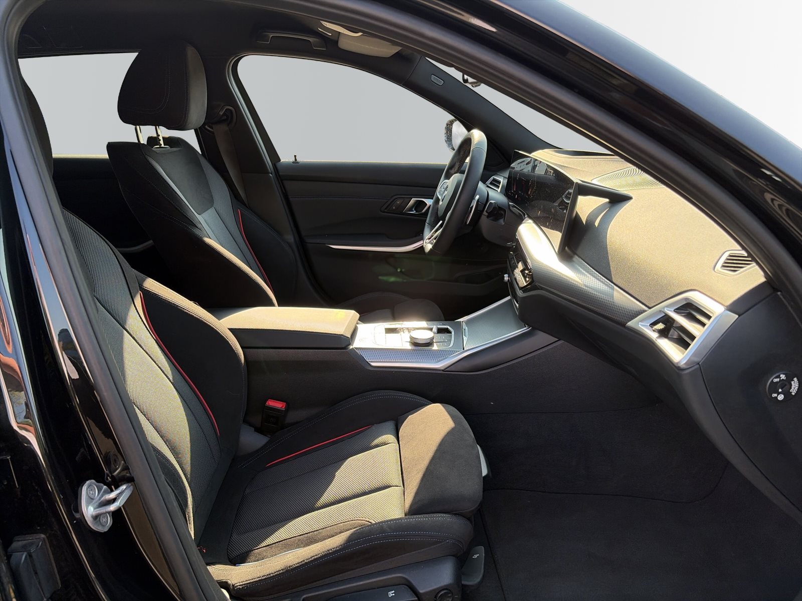 BMW 330i 2025 — imagine 11