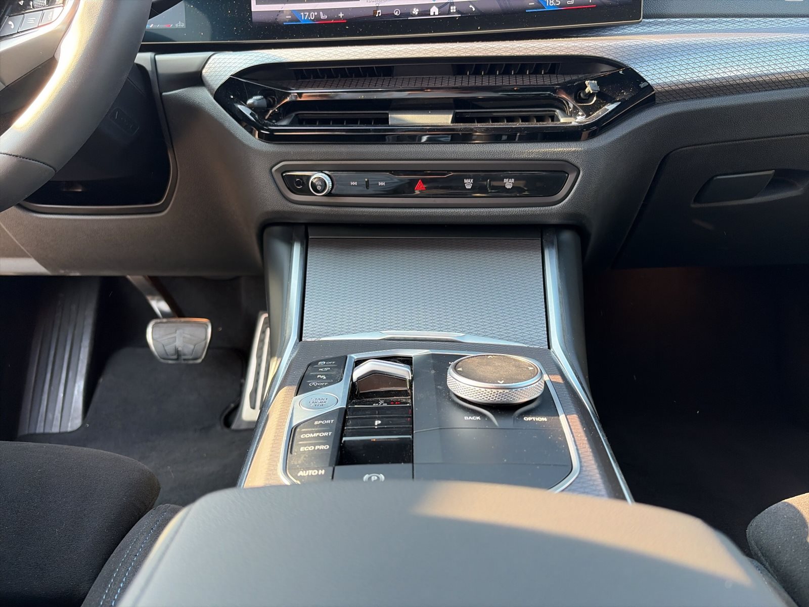 BMW 330i 2025 — imagine 13