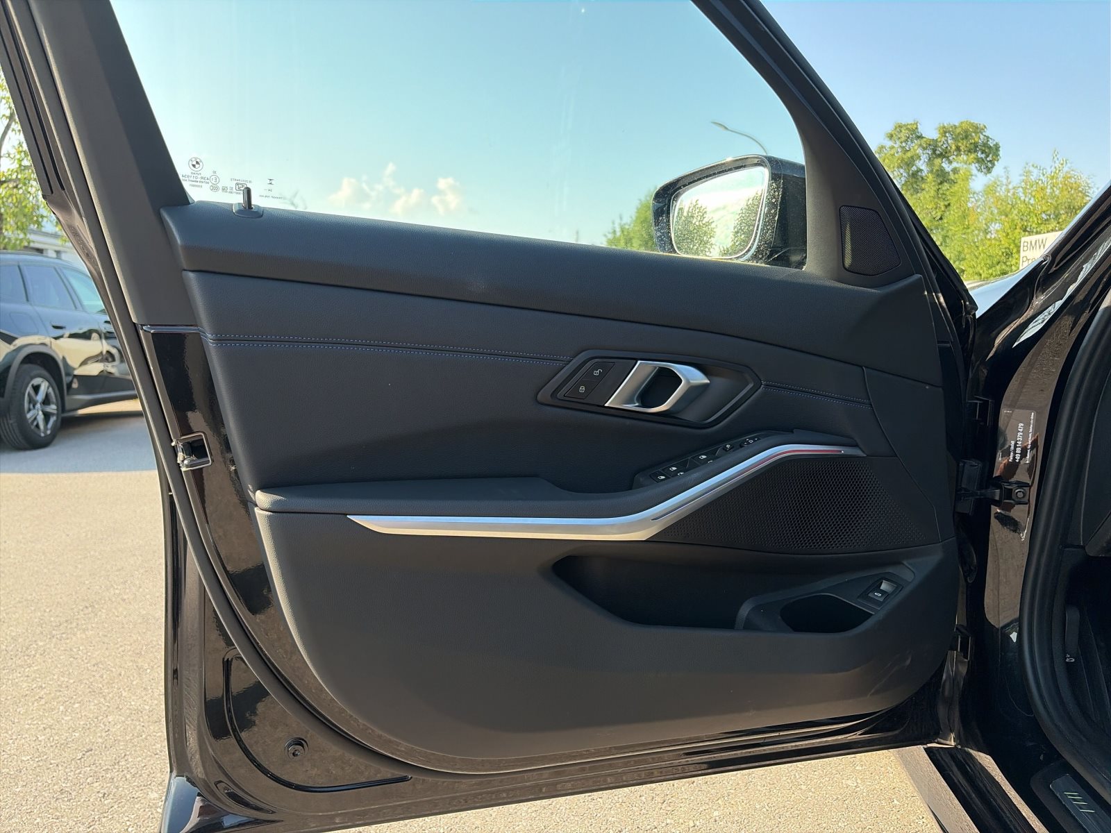 BMW 330i 2025 — imagine 18