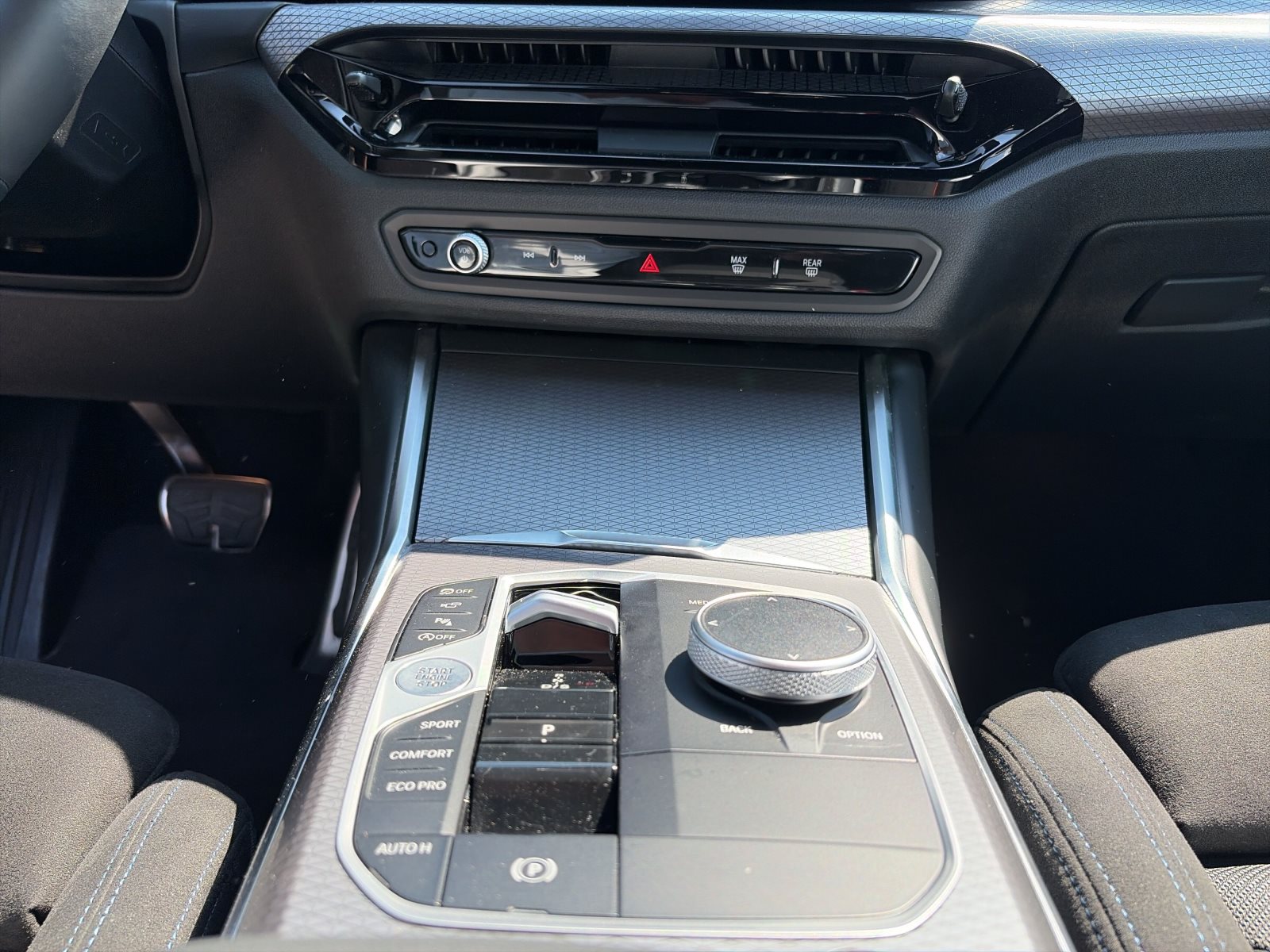 BMW 330i 2025 — imagine 13
