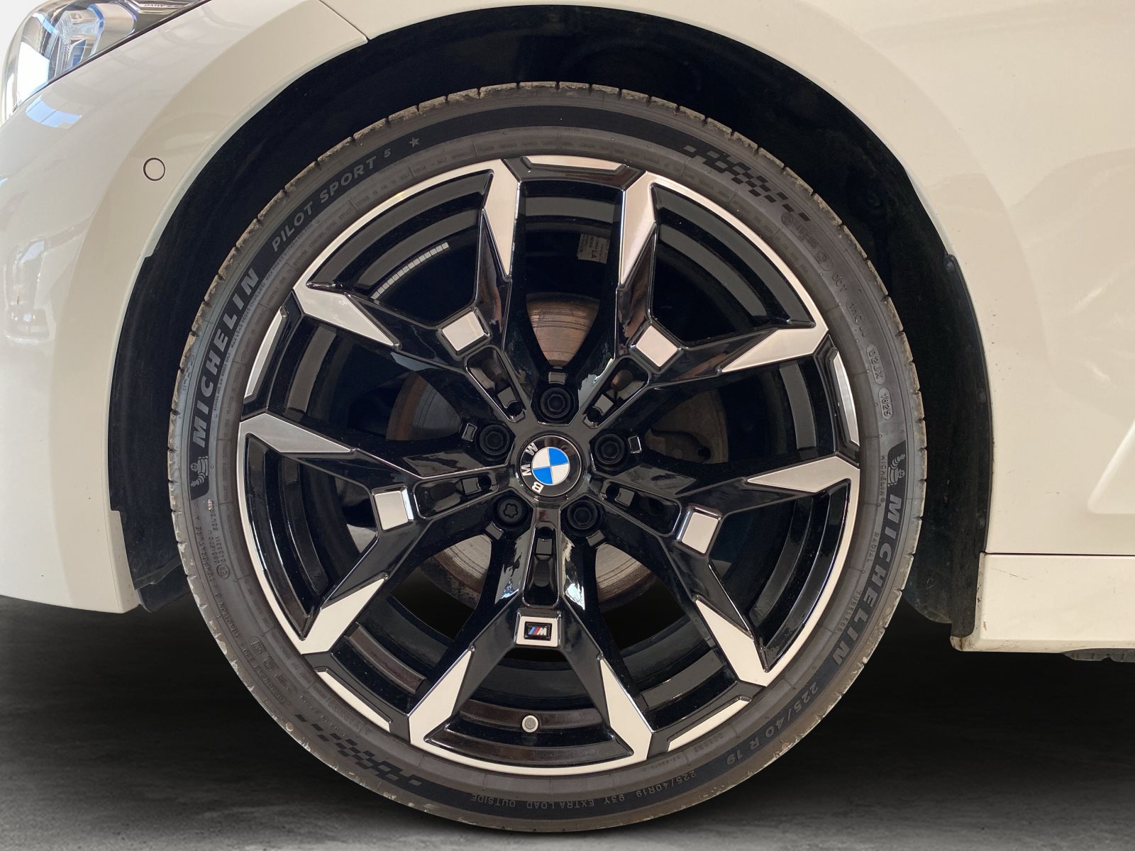 BMW Unknown Model 2025 — imagine 17