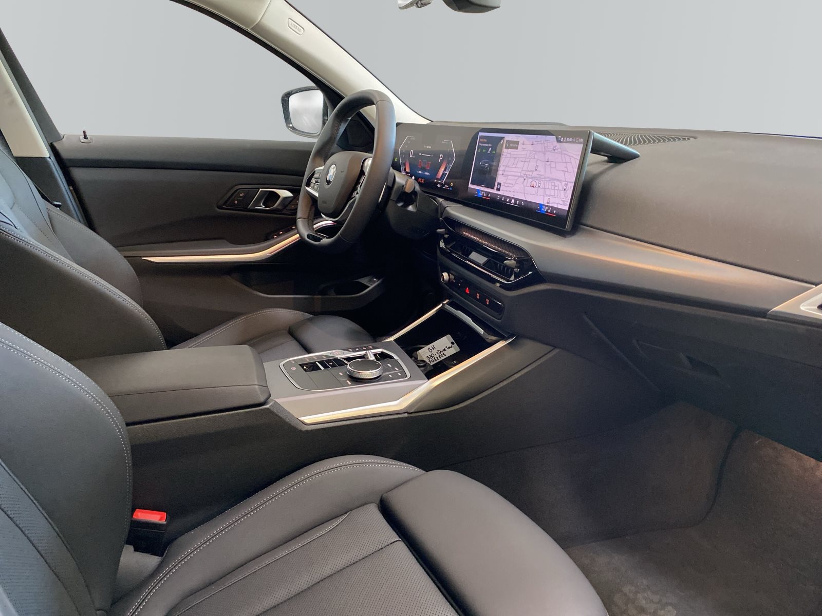 BMW 330i 2025 — imagine 11