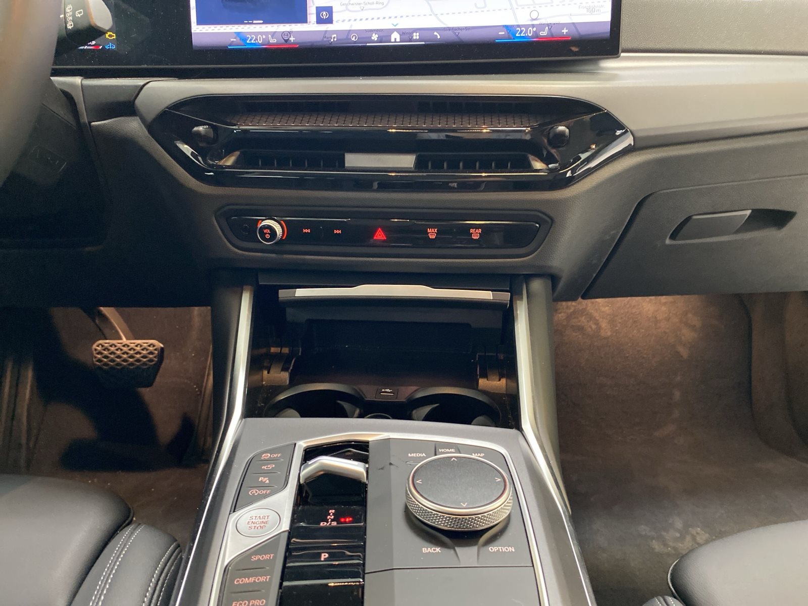 BMW 330i 2025 — imagine 13