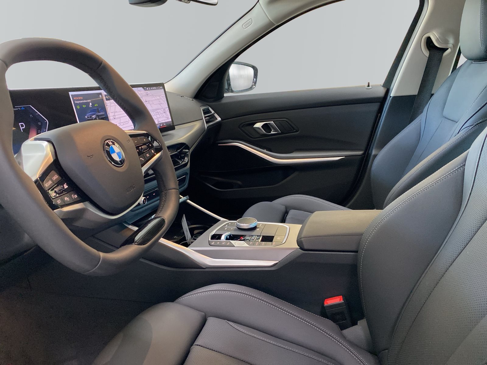 BMW 330i 2025 — imagine 8