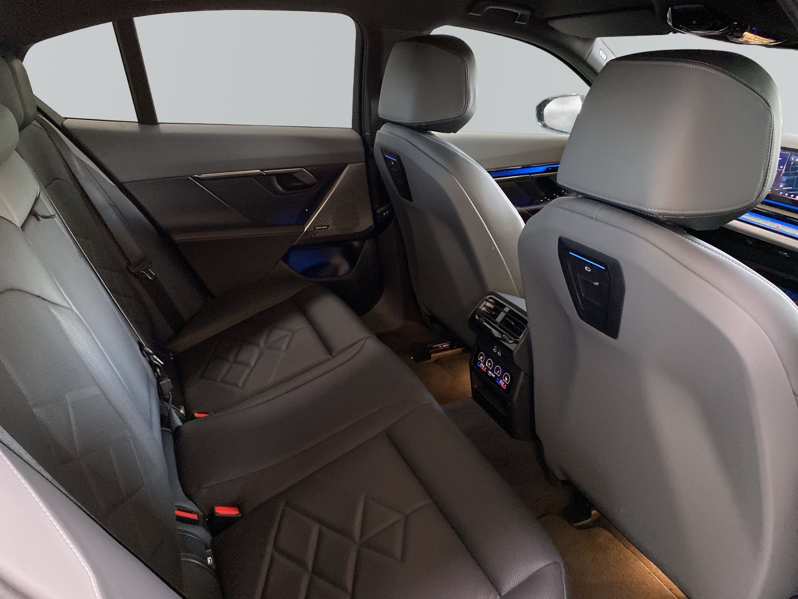 BMW i5 2025 — imagine 7