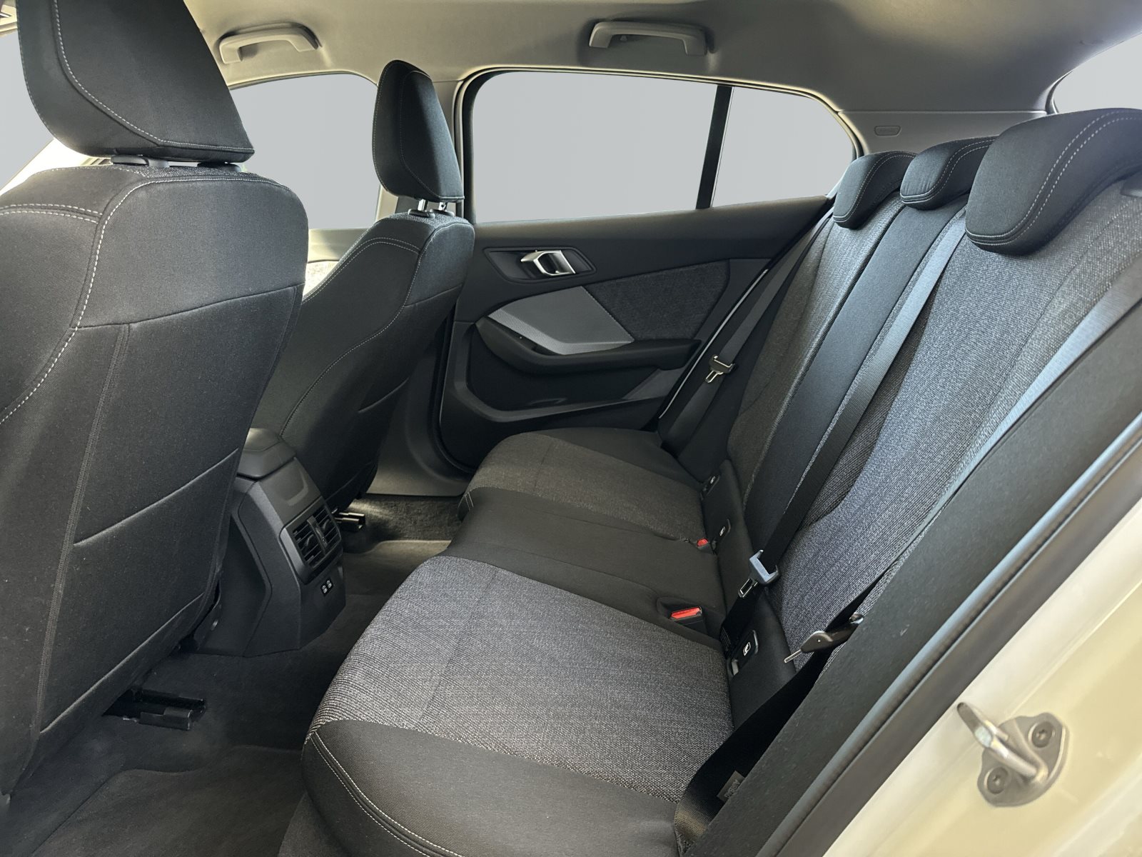 BMW 1 Series 2025 — imagine 9