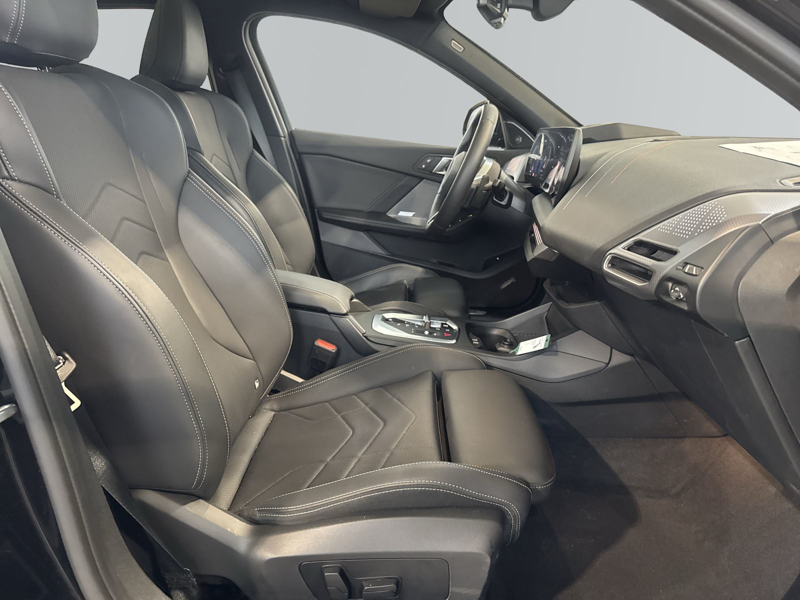 BMW 1 Series 2025 — imagine 11