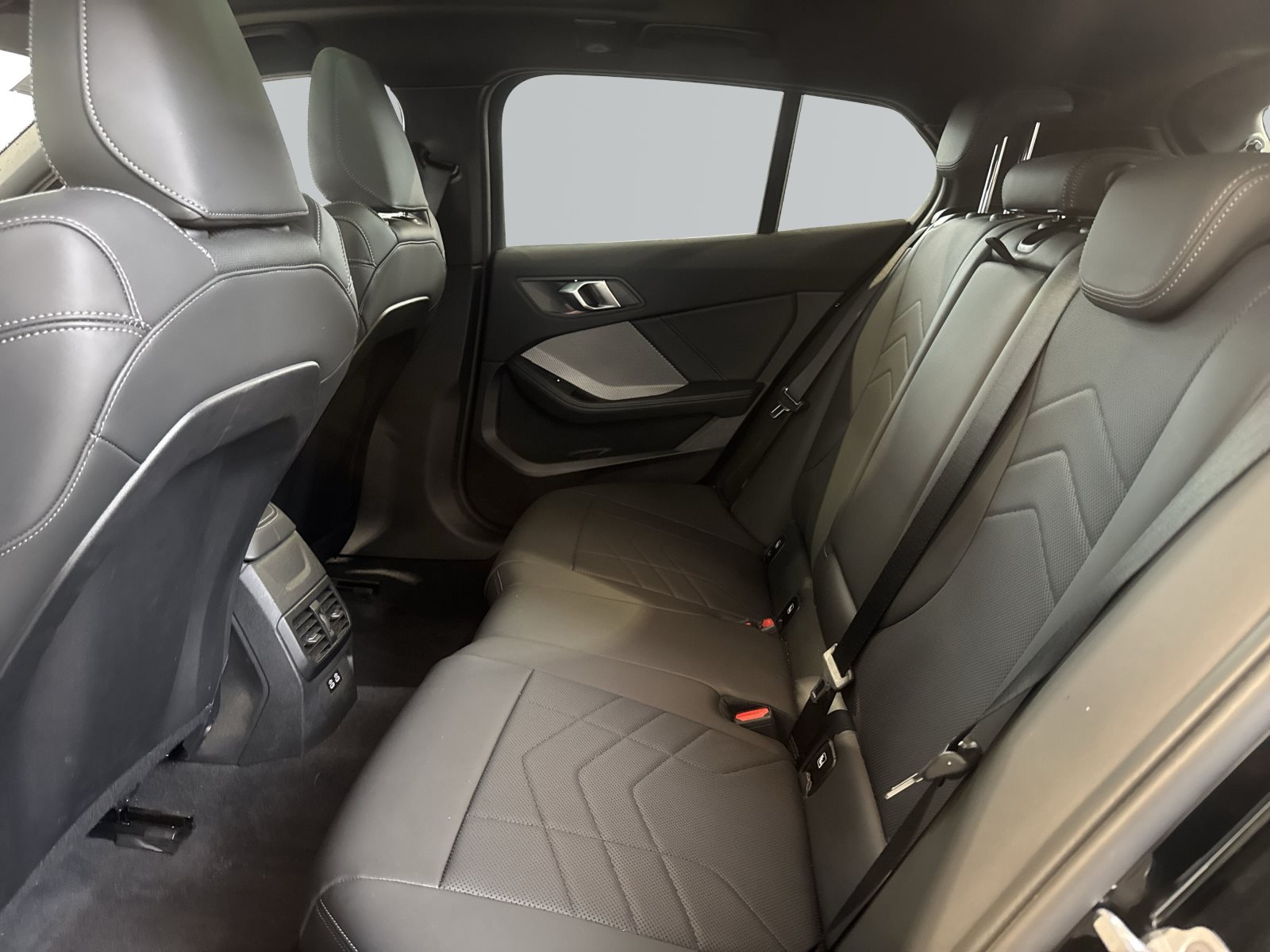 BMW 1 Series 2025 — imagine 9