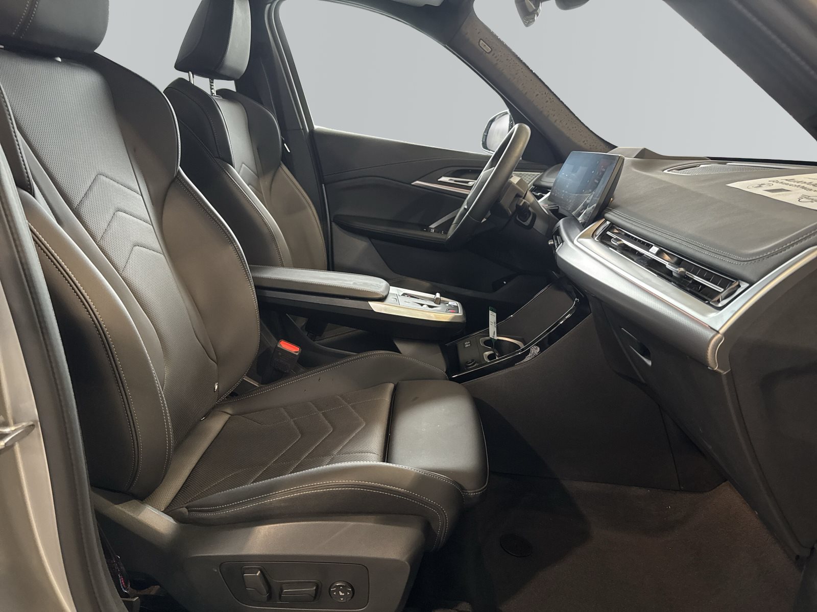 BMW iX1 2025 — imagine 11