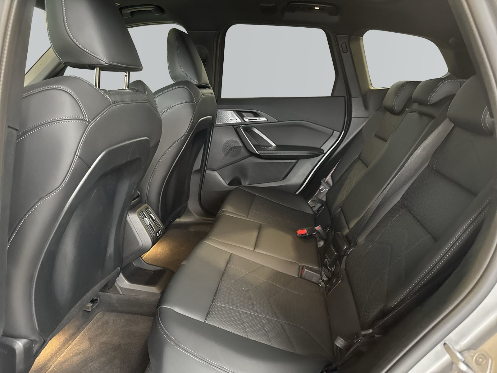 BMW iX1 2025 — imagine 9