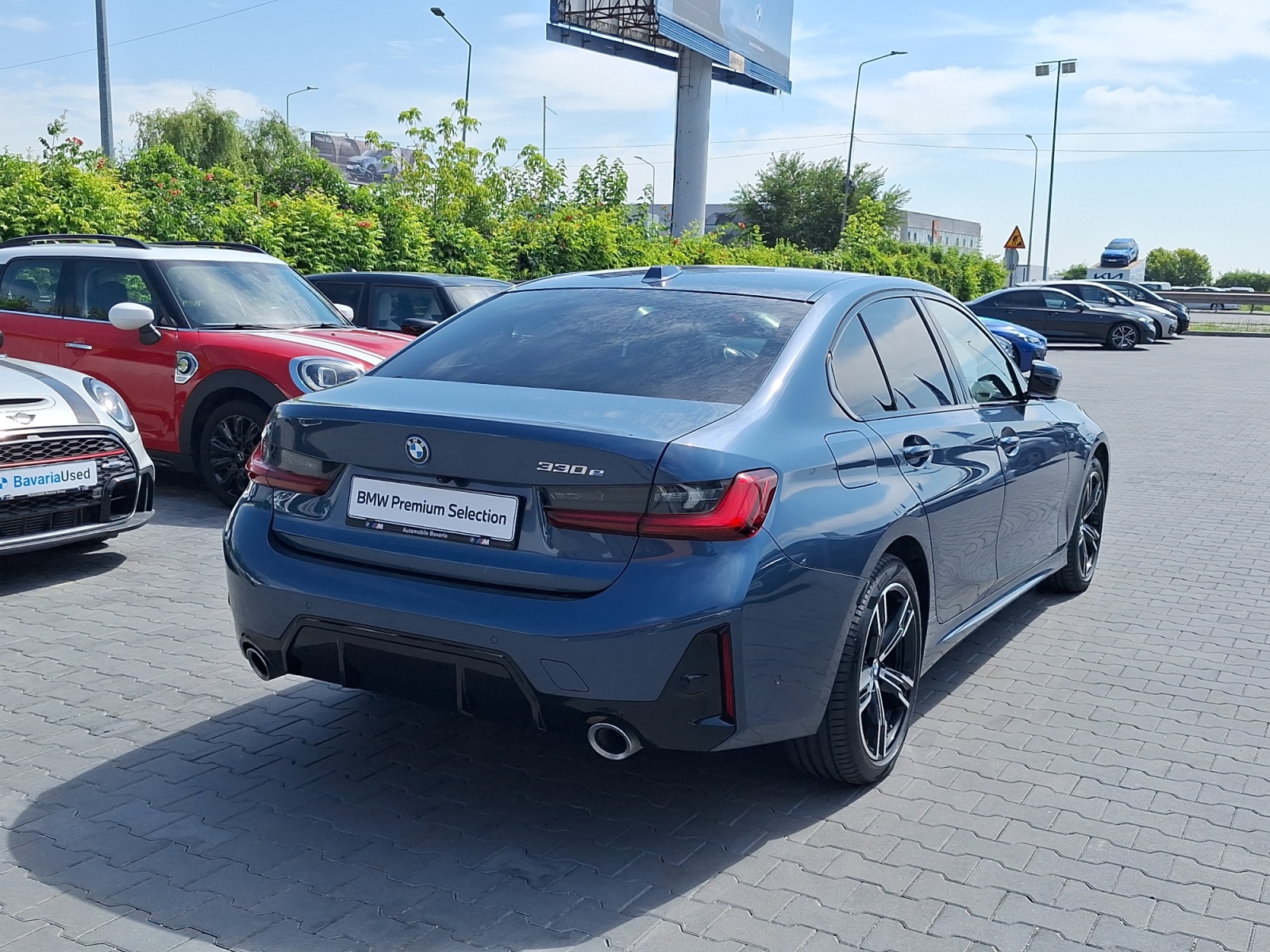 BMW 330e 2025 — imagine 4