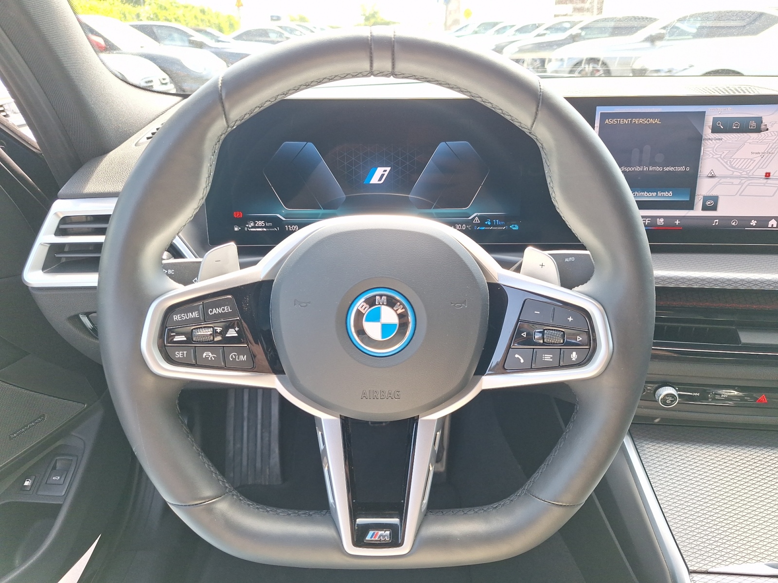 BMW 330e 2025 — imagine 7