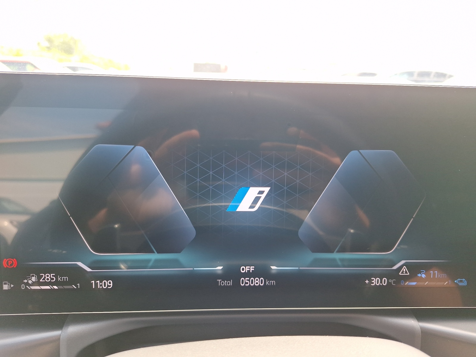 BMW 330e 2025 — imagine 8