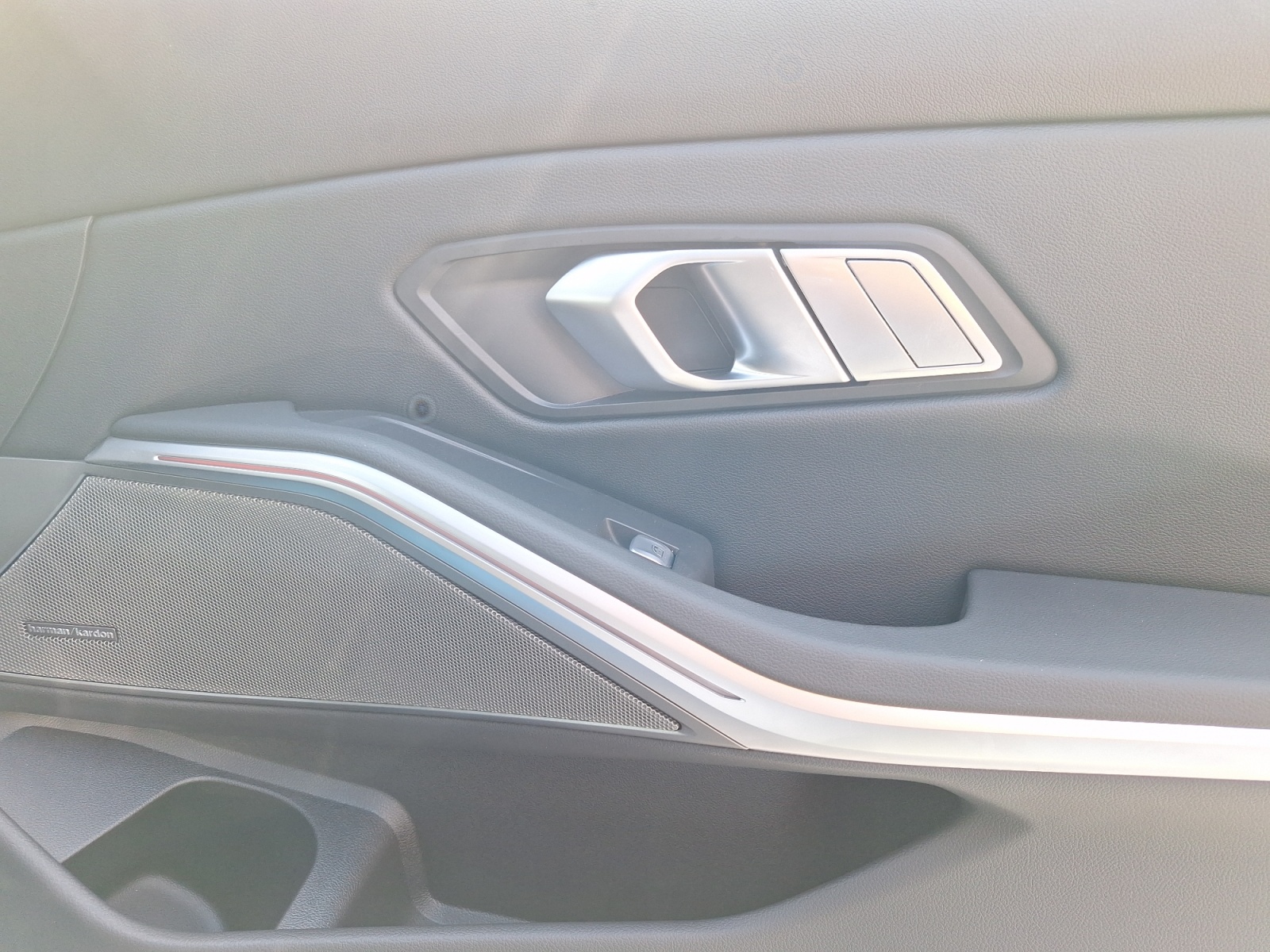 BMW 330e 2025 — imagine 14