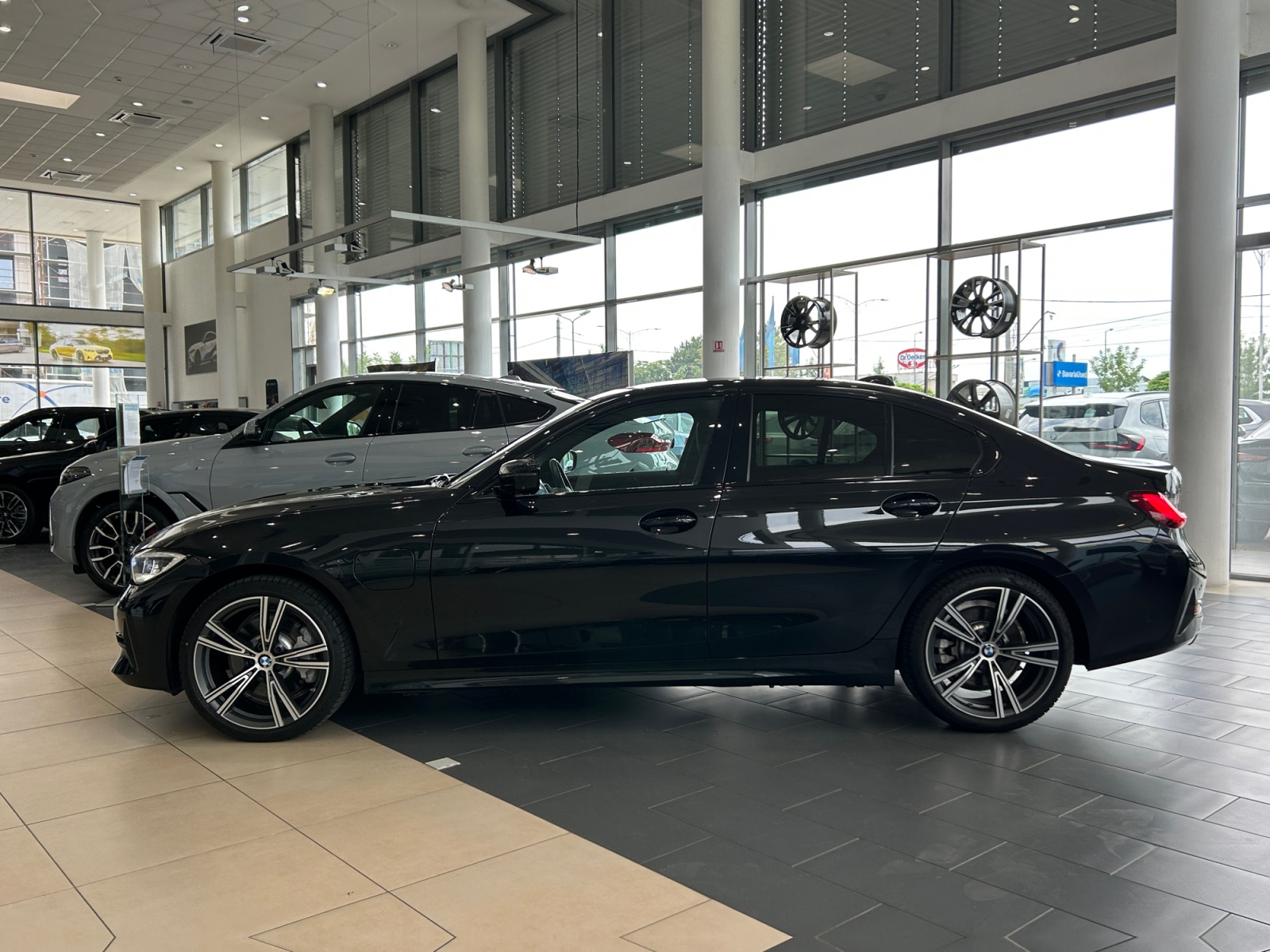 330E XDRIVE