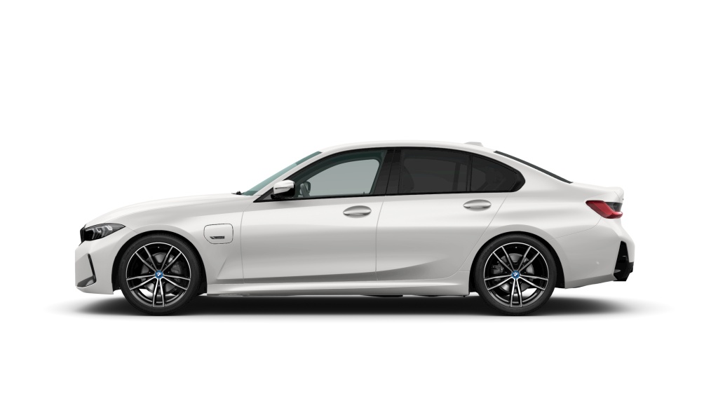 BMW 330e 2022 — imagine 3
